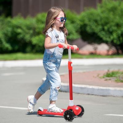 China New Plastic Children's Scooters With Three Foldable Bright Wheels Pedal Power Eco-friendly Materials for sale