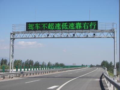 Cina Segno doppio economizzatore d'energia P10mm di traffico LED di scorrimento di colore del testo di messaggio tri sul traffico stradale in vendita