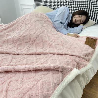 China Folded Quality Embossing White Sherpa Blanket Sherpa Blanket Wave Pattern Banket Fast Shipping for sale