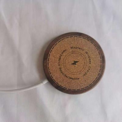 China Magnetic Bamboo Wood Material Wireless Charger 15 Watt Mobile Phone For Iphone 12 Mini Pro for sale