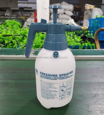 China Security & High Pressure Outdoor Professional Garden Tool 2 Liters Manual Pressure Sprayers Plastic Farm With Safety Release Valve for sale