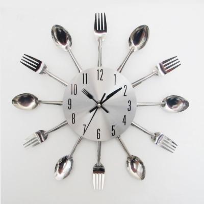 China Creative 16 Inch Home Decor Metal Sliver Large Kitchen silent Wall Clocks with Spoons and Forks for sale