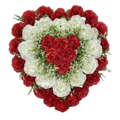 China Eco-friendly Outdoor Christmas Decoration TX0002-2 Large Red Rose Heart Shaped Wreath Decorative Garland Wedding Party for sale