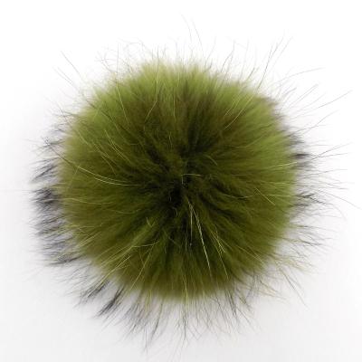 China 2021 big real eco-friendly wholesale raccoon fur pom pom 18cm for sale