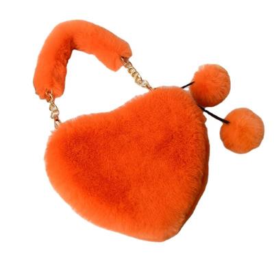 China Fashion Shoulder Bag Faux Fur Purse Heart Shaped Furry Clutch Purse Fluffy Cell Phone Bags For Women for sale