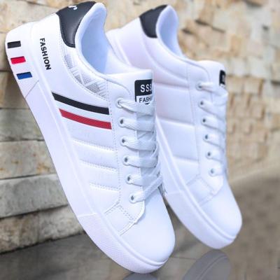 China 2022 Trend Summer Spring Casual Fitness Comfortable Flat Cheap White Fashion Men's Sneakers Walking Shoes For Male for sale