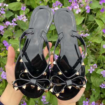 China Fashion Trend 2022 Spring Rivet Design Suka Shape Summer Flat Feminine Women's Slipper Slides Sandals Shoes for Women and Ladies for sale