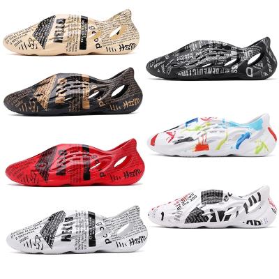 China Fashion Trend Summer Men Slippers Creative Graffiti Sandals Outdoor Beach Clogs EVA Indoor Home Slippers Bathroom Men's Slides Flip Flops Shoes for sale