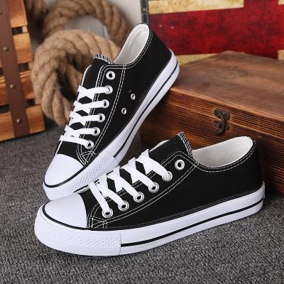 China Wholesale fashion trend low cut vulcanized plain white black white fashion sneaker men women sneakers flat loose canvas shoes for sale