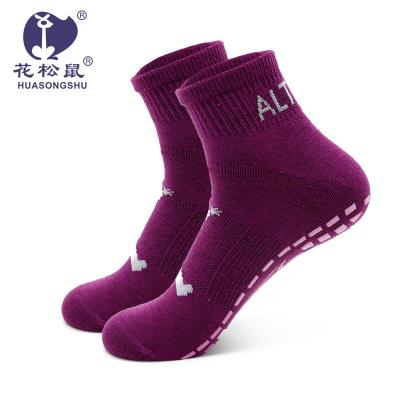 China Anti-Slip Made In China Customizable Latest Fashion Sports Design Anti-Slip Sporting Trampoline Socks for sale