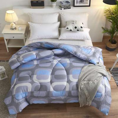 China 100% Dormitory Quilt Antibacterial Polyester Student Low Price Quilt OEM Colorful Quilt For All Seasons for sale