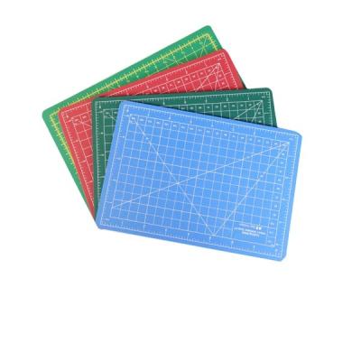 China PVC A4 Size Ec-Friendly self healing cutting mat PVC cutting mat Non-Slip cutting mat For all art & craft project for sale