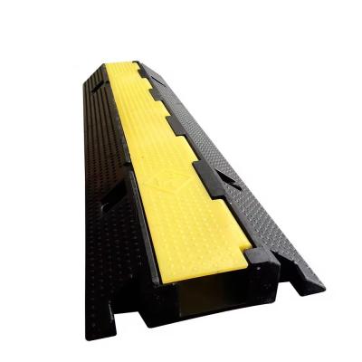 China Heavy Duty Rubber Cable Protector Channel Defender For Road Traffic Safety For Speed Bumps for sale