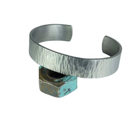 China 2022 Environmental Friendly Hammered Style Solid Pure Titanium Minimalist Wide Cuff Bracelets for sale