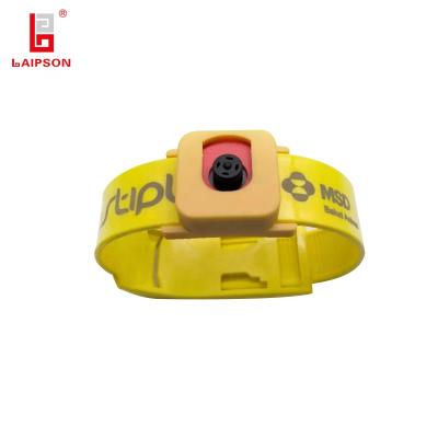 China HDX FDX-B cattle rfid ear tag on bovine cattle leg band for sale