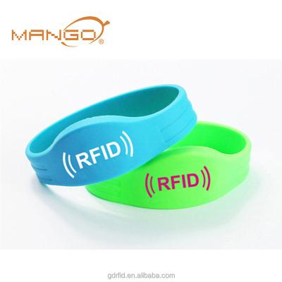 China Waterproof / Waterproof Silicone RFID Wristbands Nfc Waterproof Wristband For Beach for sale