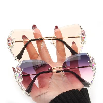 China Colorful Glitter Crystal Sunglasses Rimless Diamond Sunglasses Fashion Sunglasses 2022 With Pearls And Jewelry Sun Glasses for sale