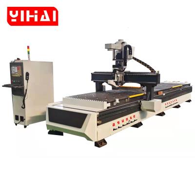 China Building Material Shops Wood Tool Switch 1325 Automatic CNC Router Machine For Wood Furniture Design Engraving ATC for sale