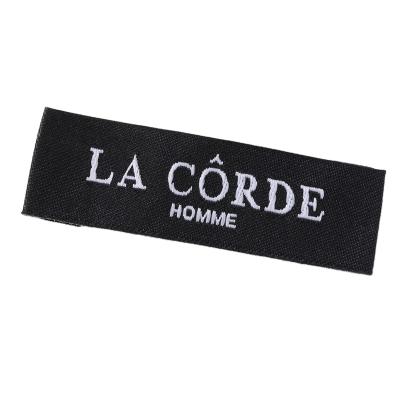 Cina Custom Printed Brand Logo Satin Woven Labels Fold Manufacturer Washable For Apparel Neck Label in vendita