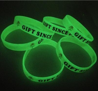 China Cheap Custom Europe 100% Eco Friendly Silicone Wristbands Body Glows In The Dark For Party for sale