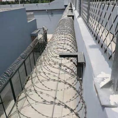 China PVC Stainless Steel Razor Barbed Wire Barb Wire Mesh for sale