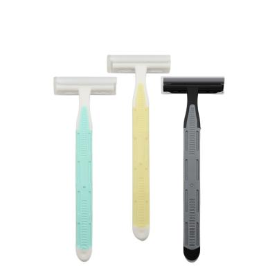 China Triple Blade Safety Men Shaving Razorblade Rubber Handle One Time Use Razor With Polybag Packing for sale