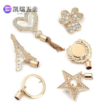 China Best Hardware Factory Customized Metal Trademark Hang Tag Charm For Bags Clothing Hardware Accessories for sale