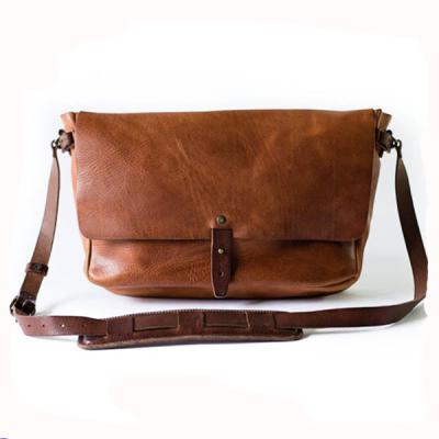 China Custom Made High Quality Vintage Leather Men Bag Shoulder Messenger Bag for sale