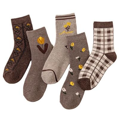 China QUICK DRY In-Stock Wholesale Custom Design Cotton Socks Preppy Style Japanese Korean Korean Floral Plaid Socks Winter Socks Women's Hosiery for sale