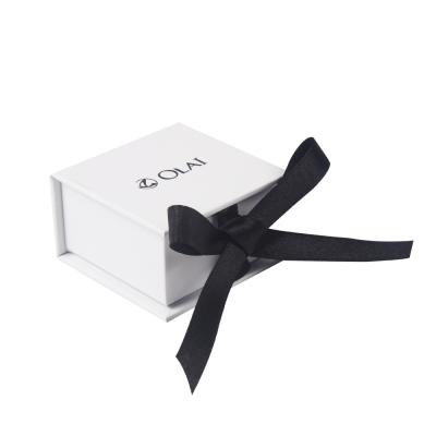 China Recyclable Custom Luxury Rigid Paper Cardboard Magnetic Deep Closure A4 Gift Boxes for sale