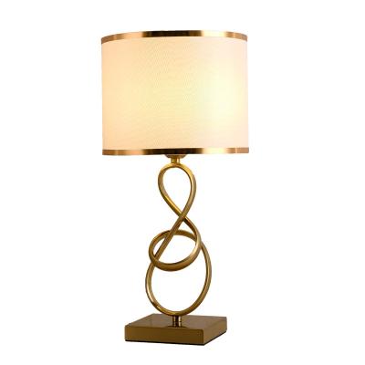 China Modern Luxury Modern Indoor Home Hotel Ornament Art Lamp Table Metal Decorative Led Desk Light for sale