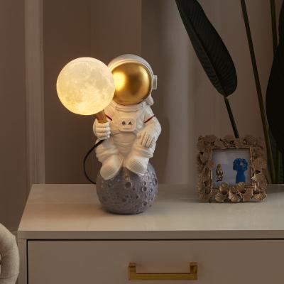 China Creative Modern Modern Astronaut Art Resin Sculpture Lamp Home Decorations For Lamp Desk Ornaments for sale