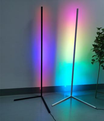 China Nodic bedroom curve warm white decorative aluminum floor light minimalist standing led floor lamp for sale