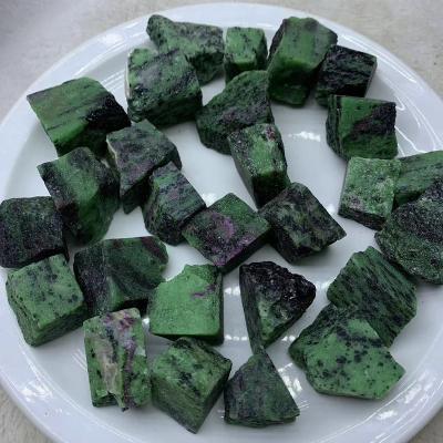 China High Quality Natural Healing Red Crystal Stone Healing Raw Stone Rough And Green Crystals For Decoration for sale