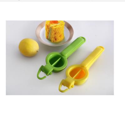 China Custom Mini Hand Press Fruit Citrus Lemon Lime Orange Green Plastic Squeezer Stocked Manual Juicer Squeezer for sale