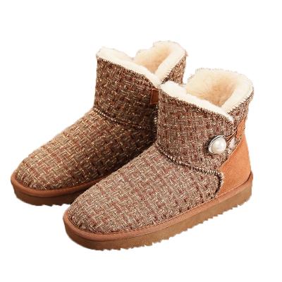 China 2020 New Short Thermal Cylinder Keep Warm Plush With Pearl Women's Snow Boots Winter Boots Women's Shoes for sale