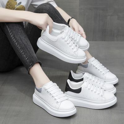 China CUSHIONING the 2021 best-selling thick bottom increases fashion and comfort women's classic white casual shoes small for sale