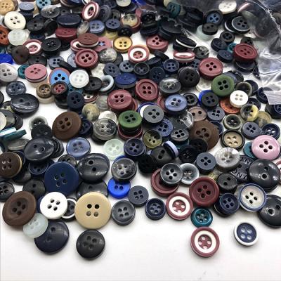 China Viable Wholesale Sewing Buttons 1 Kg Mix Resin Buttons Diy Wood Crafts Decoration With Different Colors for sale