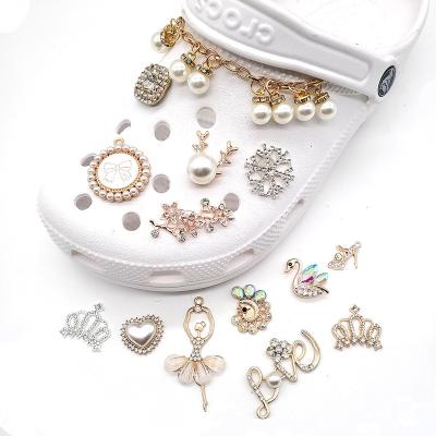 China Removable Hot Selling Rhinestone Pearl Crocs Shoe Accessories Decorate Sandal Chain Accessories Shoes Charms Chains for sale