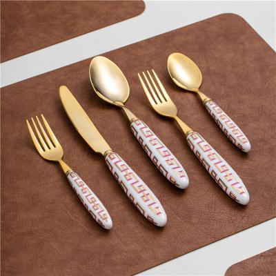 China Luxury Hotel Restaurant Stainless Steel Metal Knife Fork Spoon Gold Viable Cutlery Set Flatware To Wedding for sale