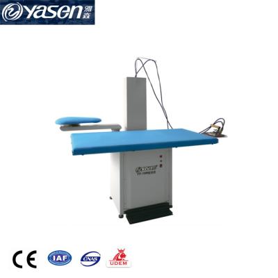 China Mesa de planchado de ropa para el hospital con máquina de prensado 1400*750 y sistema de planchado a vapor en venta