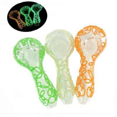 China Smoking Pipe Hand Spoon Glass-to-Glass Pipes For Smoking Glow In The Dark for sale