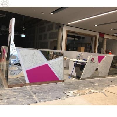 China Australia Market Modern Special Design Salon Beauty Display Kiosk Furniture Geometric Eyebrow Threading Shop Display Mall Kiosk for sale