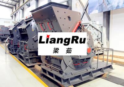 China Europeanstandard Swing Hammer Crusher Mill , Heavy Hammer Crusher Low Power Consumption for sale