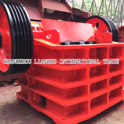 China Small Scale Mining Equipments Primary Jaw Crusher Pe 600 X 900  , Mobile  Concrete Crushing Machine for sale