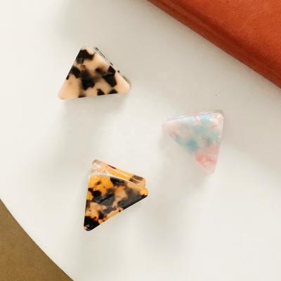 China Wholesale 6.5cm Custom Logo Medium Soft Solid Tortoiseshell Acetic Acid Cute Hair Claws Cut Cellulose Acetate Triangle Hair Claw for sale