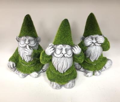 China 2020 New Exterior Decoration Designs Flocked Moss Gnome / Elf Statuary for sale