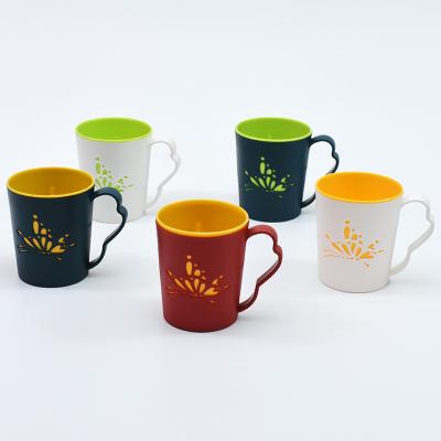 China Low Price 380ml Sustainable Plastic Cup Color Multifunction Removable Cup With Handle for sale