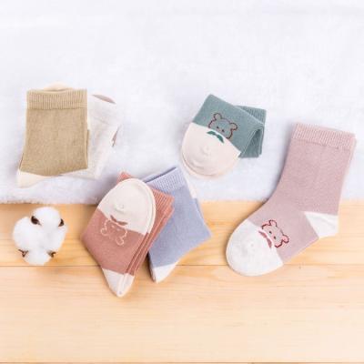 China Cartoon Antibacterial Wholesale Bear Winter Autumn Winter Cute Kids Socks for sale