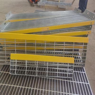 China Industrial Plate Nosing Plain /serrated Stair Treads Aluminum For Deck Ladder Welding Or Bolting Installation for sale